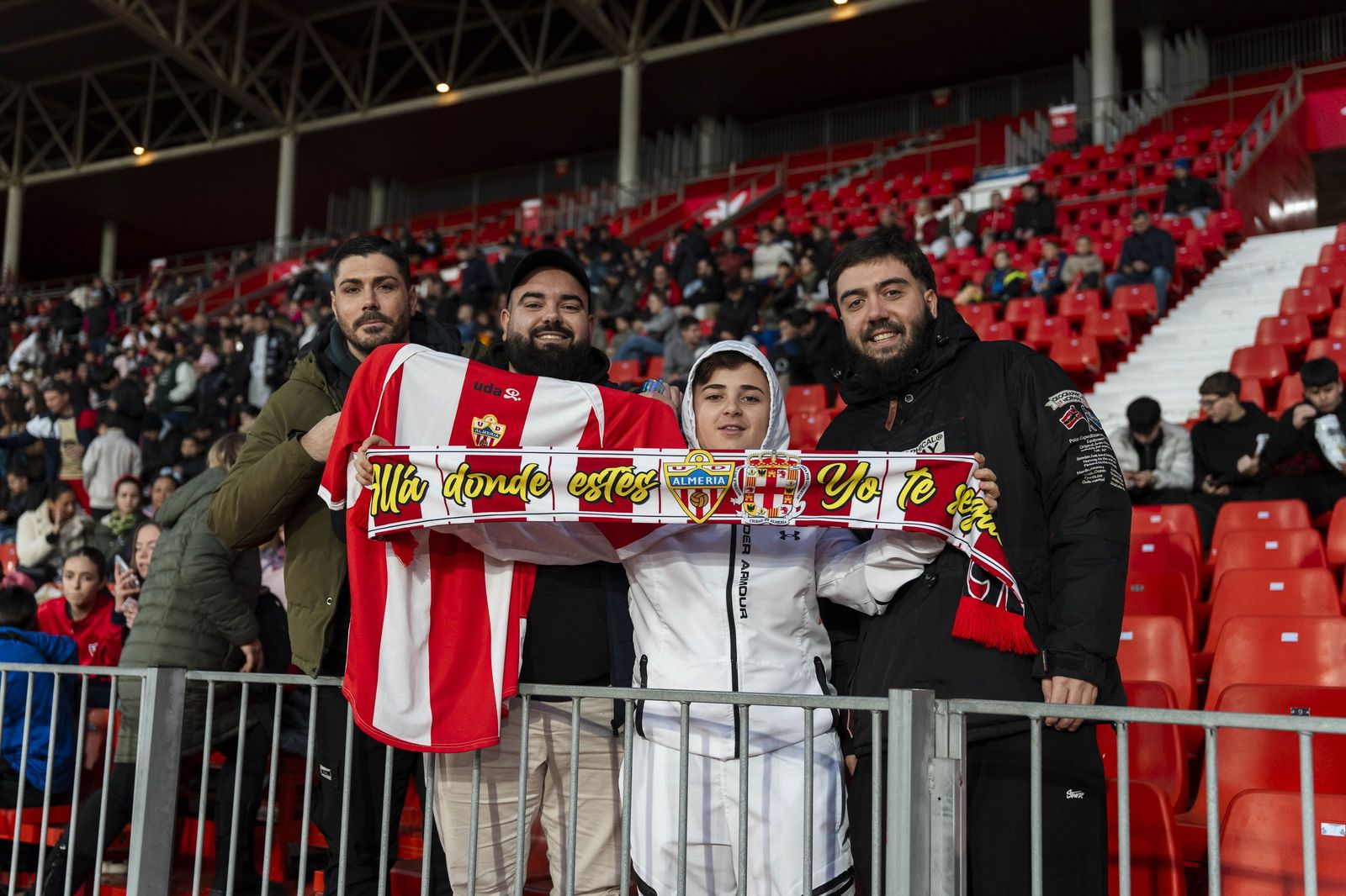 Fotogalería del partido homenaje a Guillermo Blanes entre los veteranos de la UD Almería y el FC Barcelona