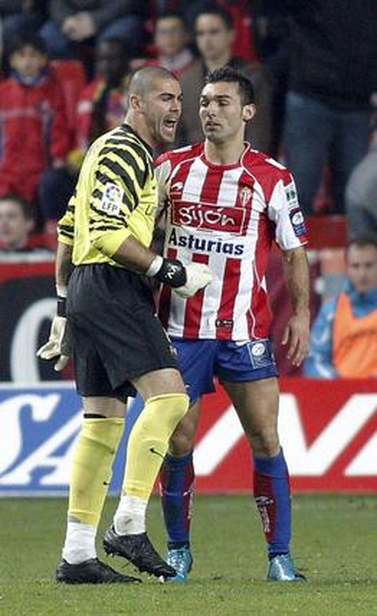 El Sporting frena al Barcelona tras 16 partidos seguidos ganando. / EFE