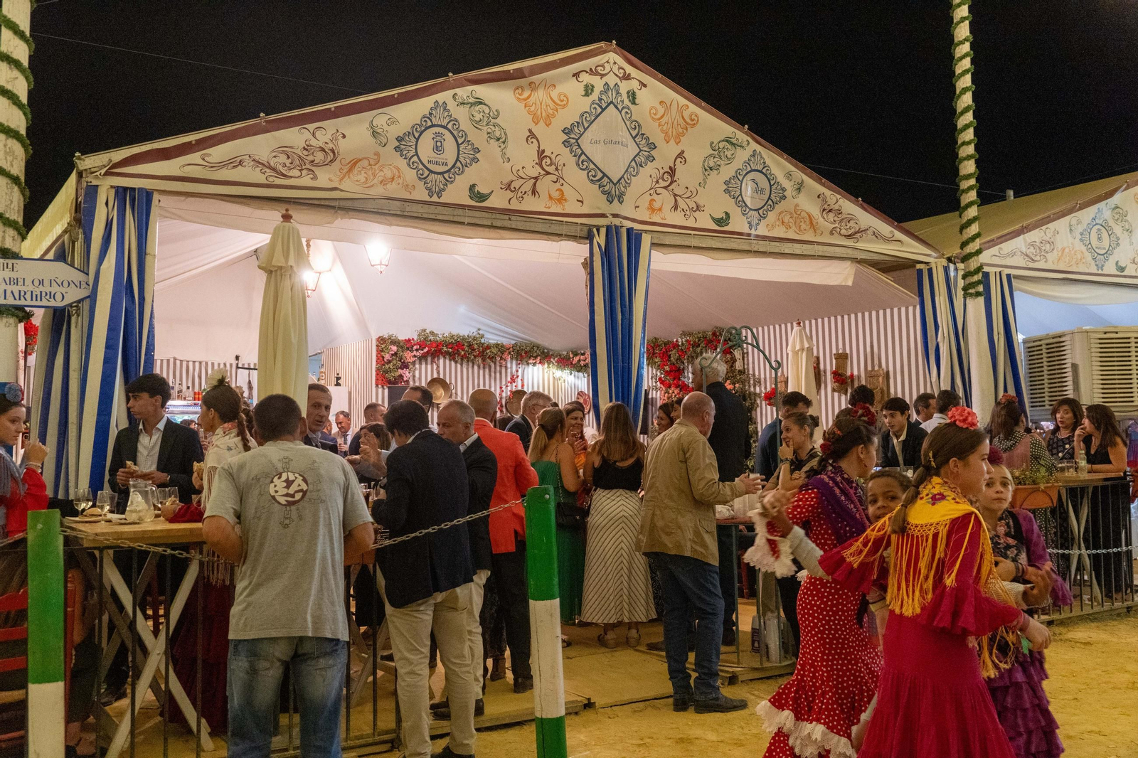 Imágenes del ambiente del ambiente de la noche del domingo en la Feria de Otoño y del Caballo 2025 de Huelva
