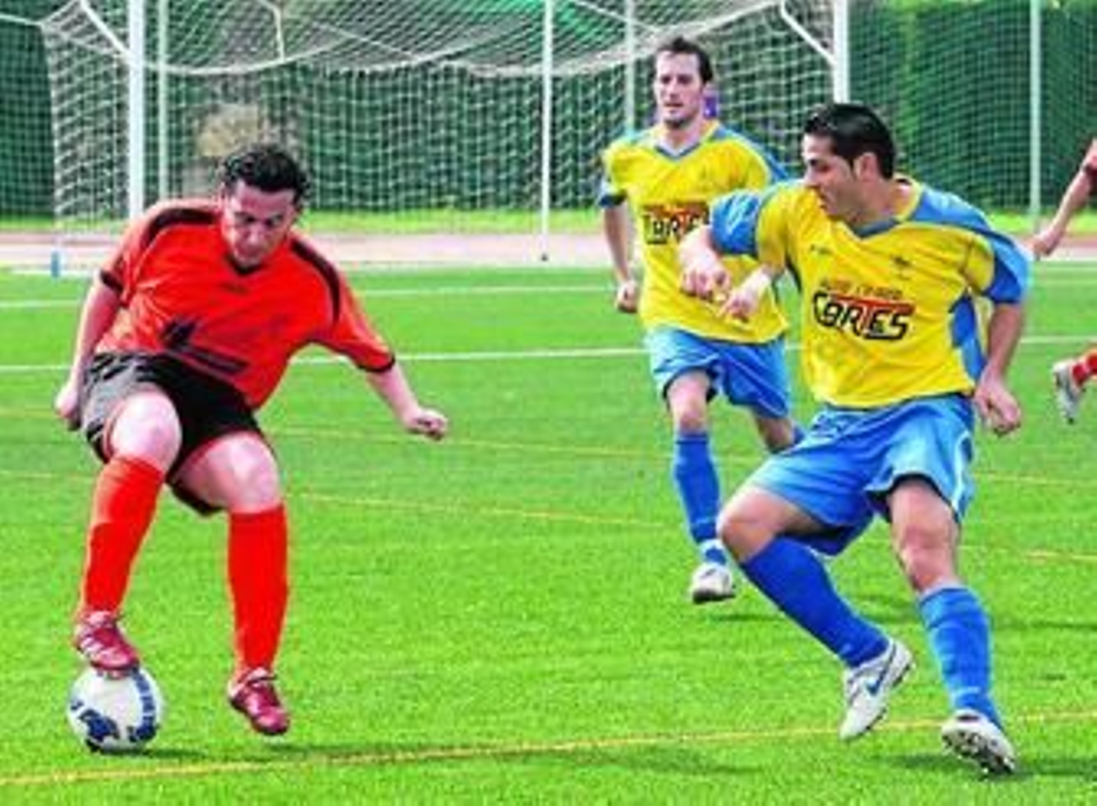 Gallinato (derecha) resultó decisivo con sus dos goles.