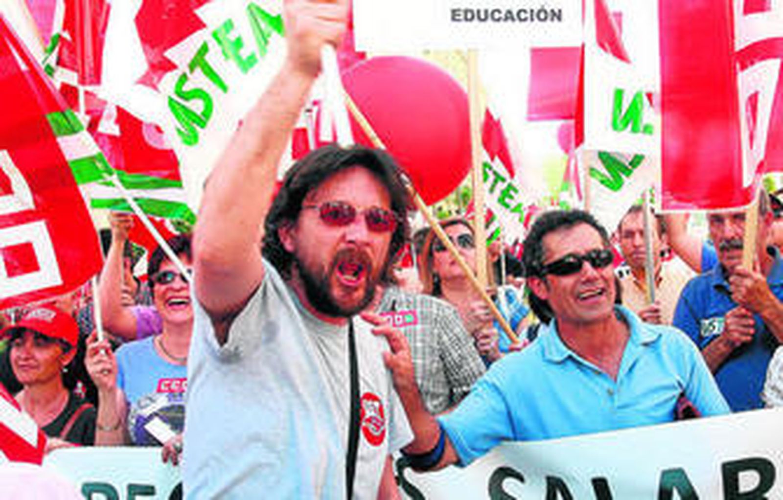 Protesta sindical contra los primeros recortes salariales a los funcionarios, en 2010.