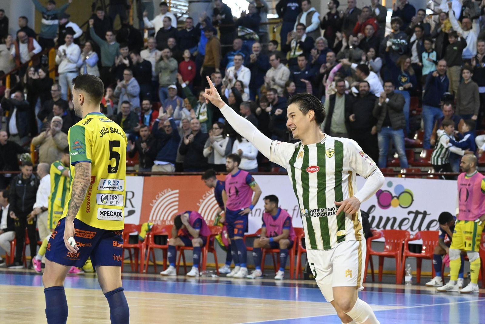 Las mejores fotos del ambiente en Vista Alegre para el Córdoba Futsal - Jaén