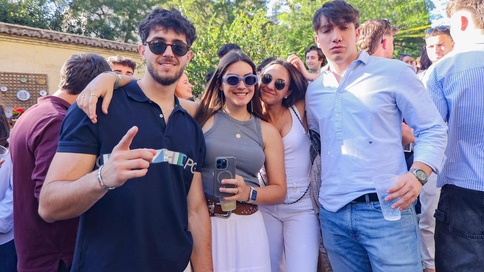 Búscate en las mejores fotos de las Cruces en Granada