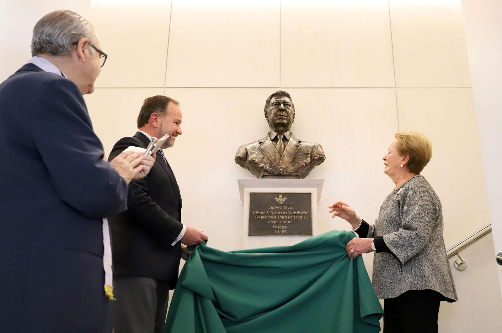 Acto homenaje a Don José Luis García Palacios en la Caja Rural del Sur, en imágenes