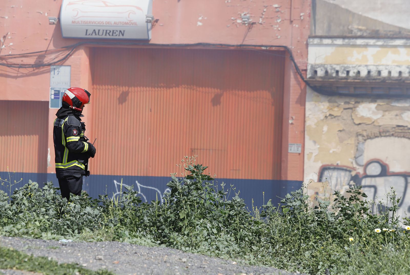 Incendio en las casas abandonadas de la calle Valverde del Camino en Huelva