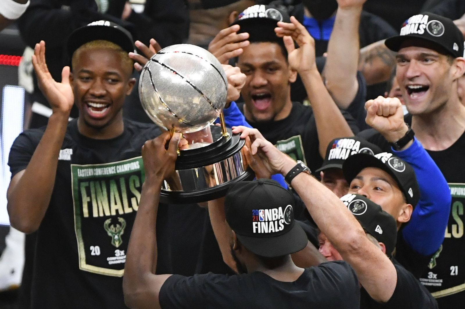 Los Bucks levantan el titulo de ganadores de la Conferencia Este