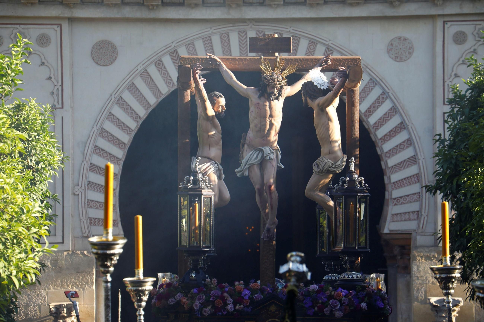 Las mejores fotos de los traslados de regreso de las hermandades tras el Magno Vía Crucis de Córdoba