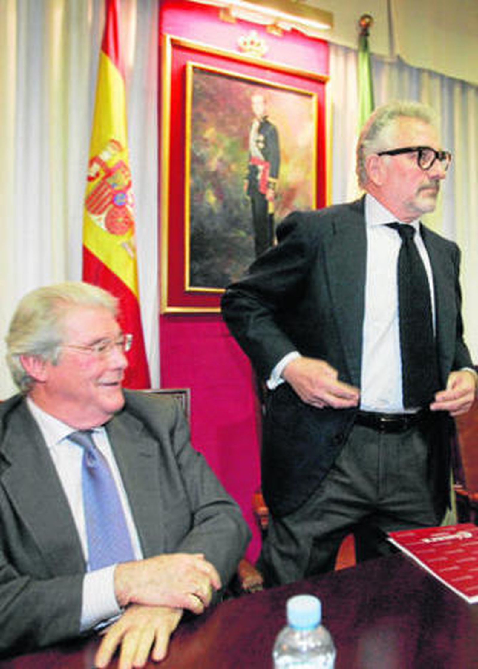 Fernández de Mesa y Luis Carreto en el último pleno del órgano cameral.