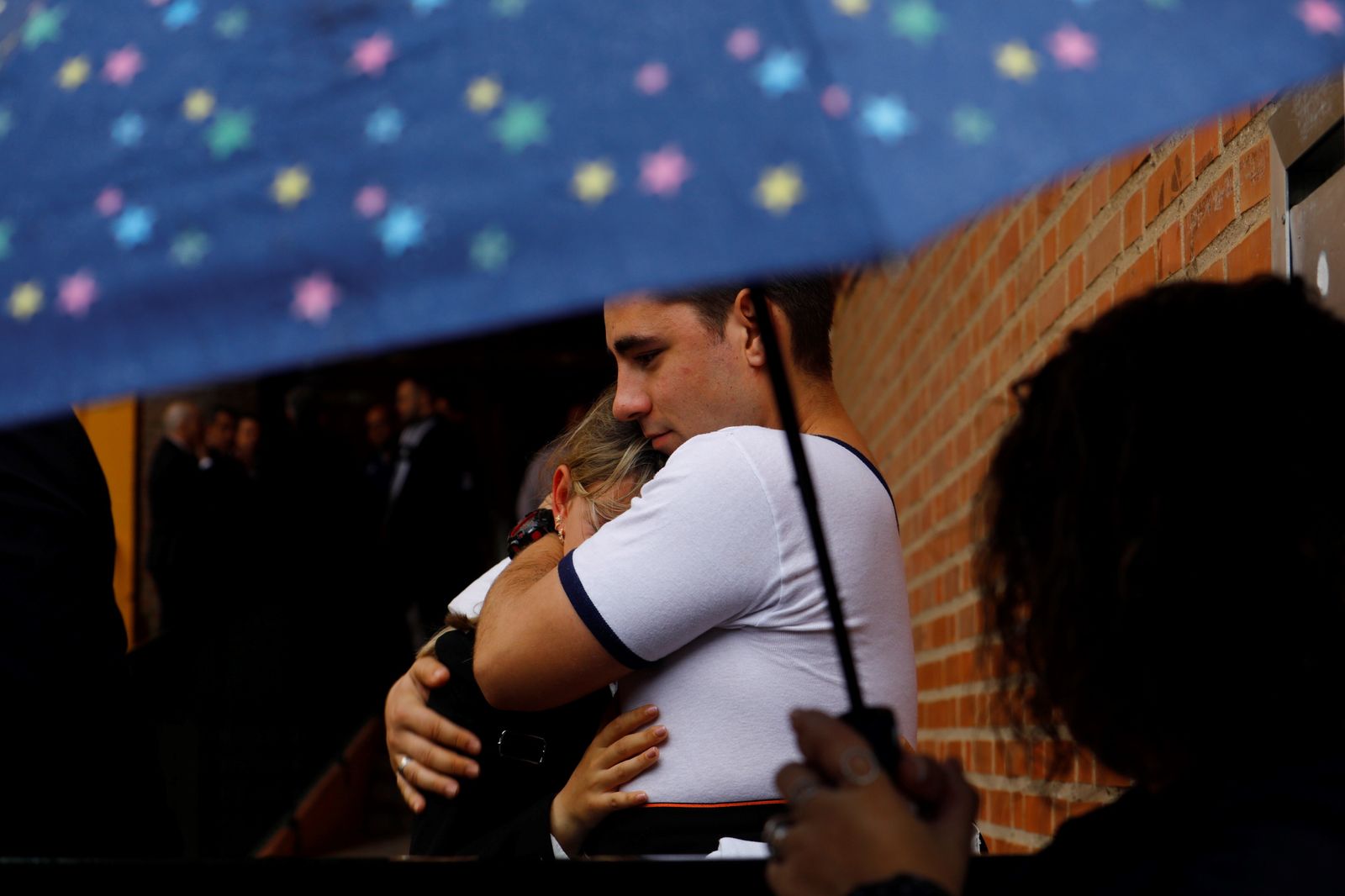 La lluvia frustra la salida de la hermandad de la Estrella el Lunes Santo, en imágenes