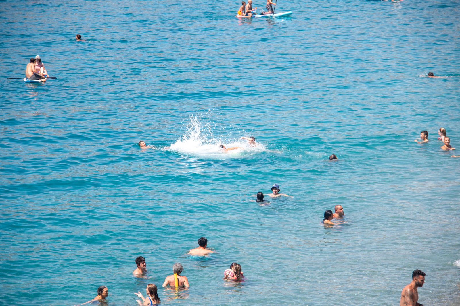 Playas llenas el 15 de agosto en la Costa Tropical