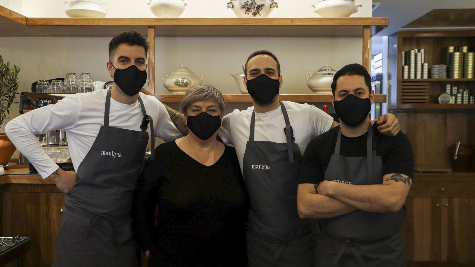 El equipo de Manigua, casa de comidas, preparados para abrir este lunes