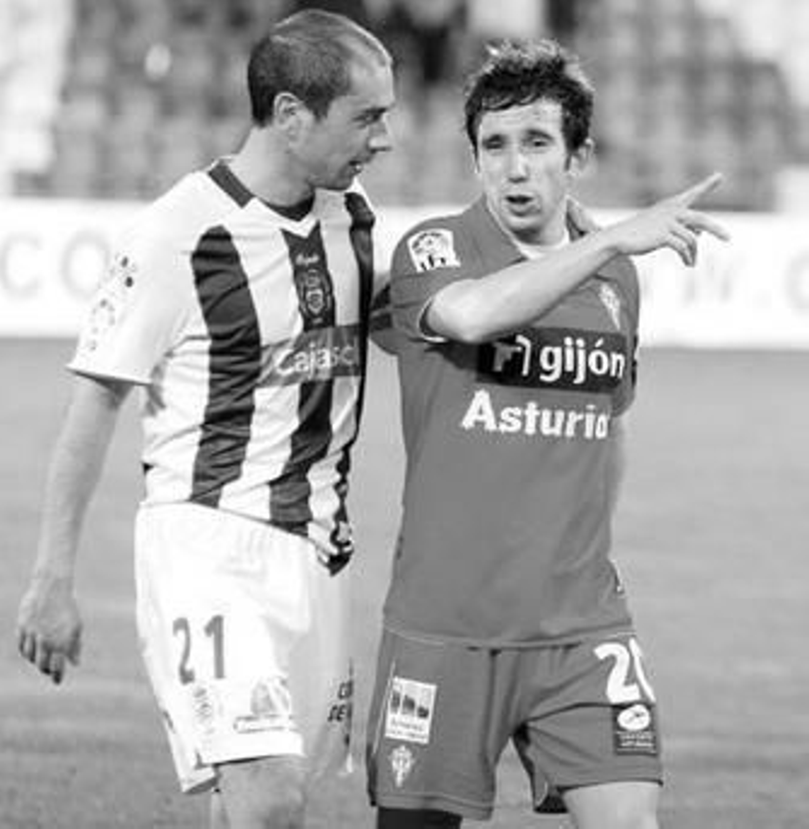 Aitor conversa con Raúl Cámara.