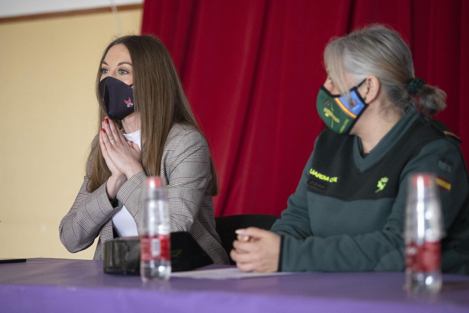 Fotogalería de la charla sobre la igualdad de cuatro mujeres en el CEIP Manuel de Falla de Peligros por el 8M 2021