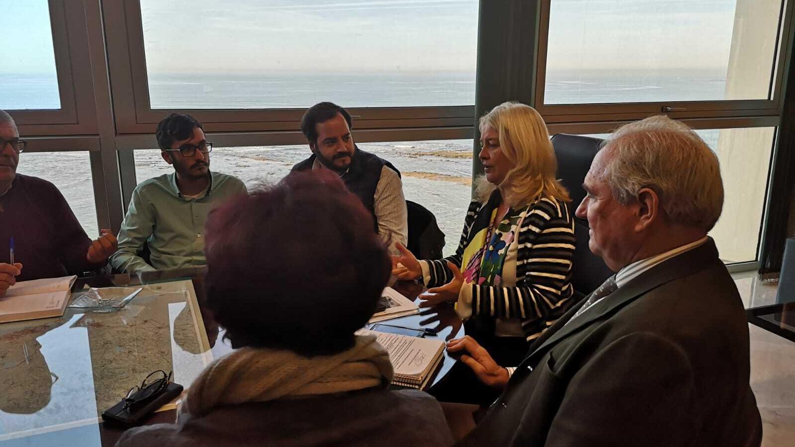 La delegada provincial Mercedes Colombo, durante la reunión con la Plataforma A-2003.