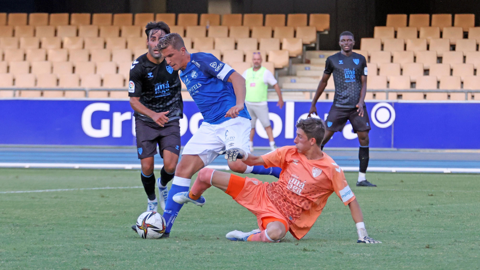 Carlos López, en un partido con el Málaga CF. Carlos López, en un partido con el Málaga CF.