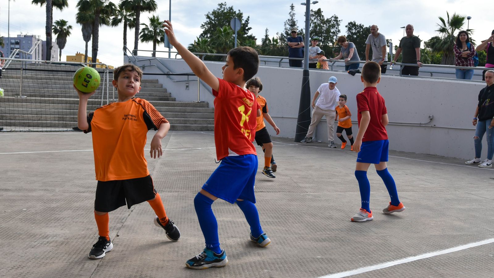 Las fotos de la I jornada de minibalonmano en el Puerta Europa de Algeciras