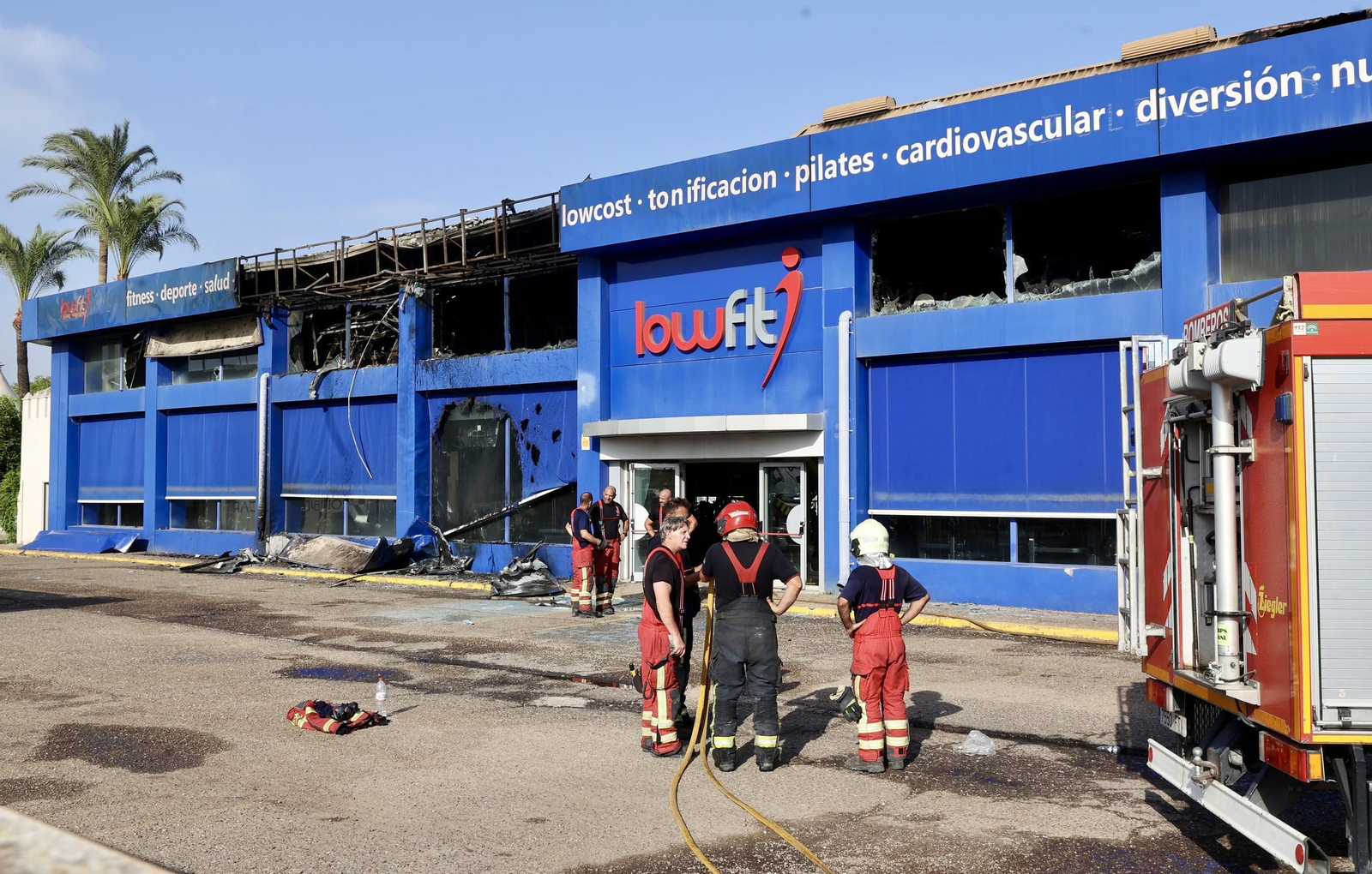 Incendio en el gimnasio Lowfit de Castilleja de la Cuesta
