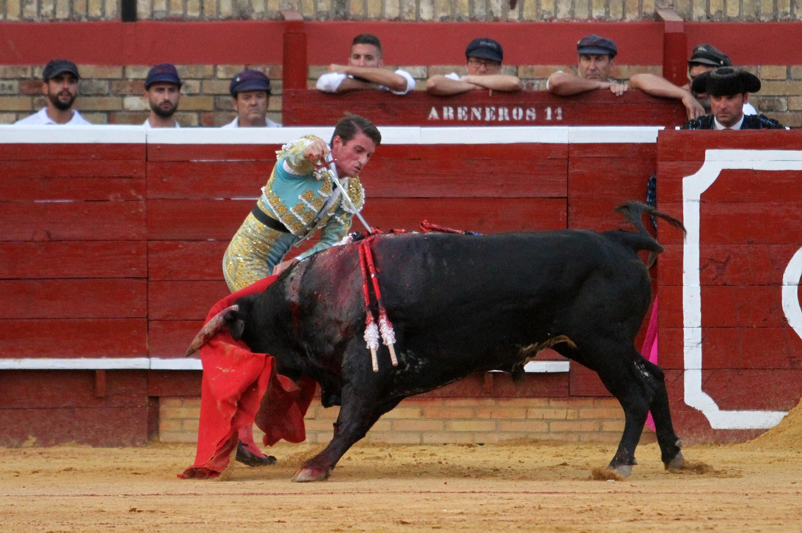 Faena de Alfonso Cadaval en la Plaza de toros La Merced