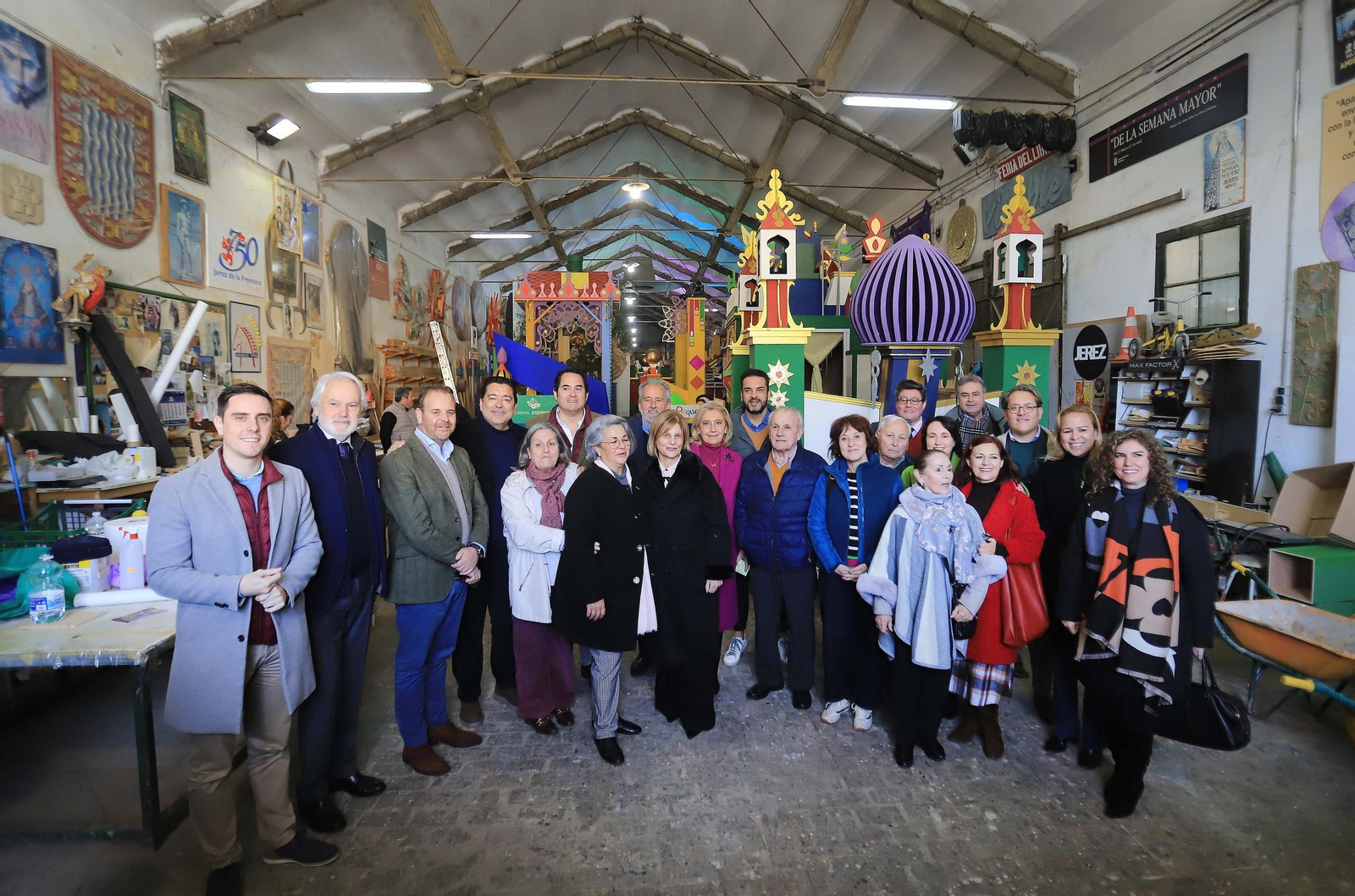 Los Reyes Magos de Jerez visitan sus carrozas