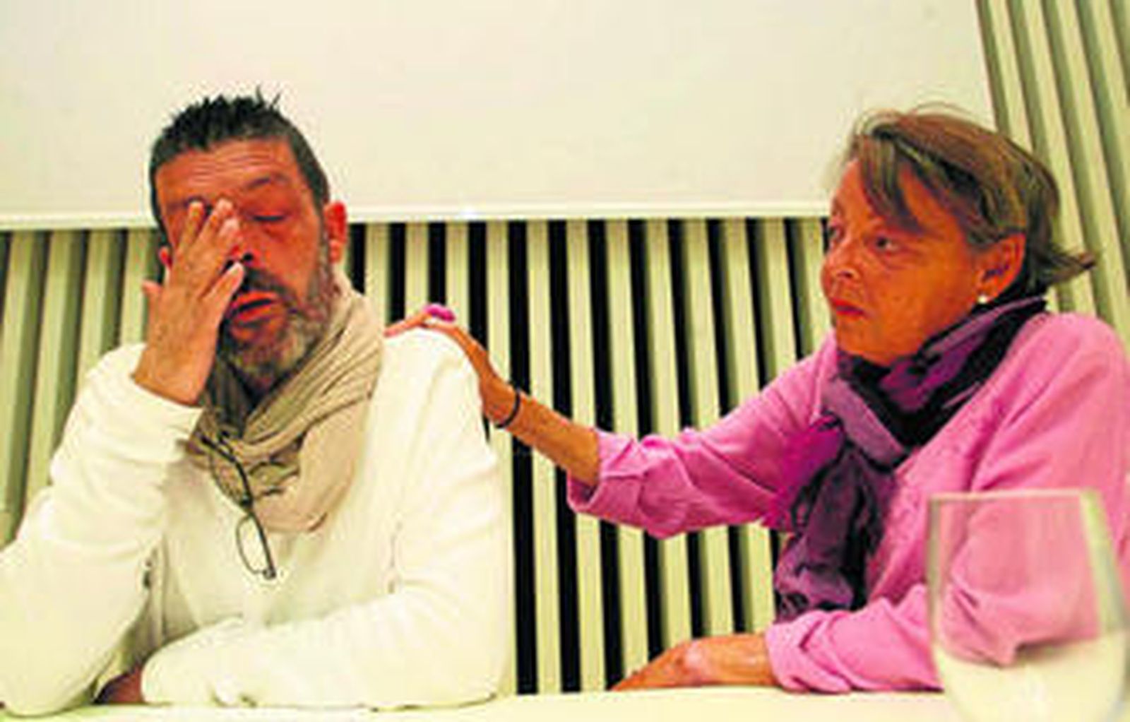 Los hermanos de Amparo Muñoz, ayer, en el Museo Thyssen.