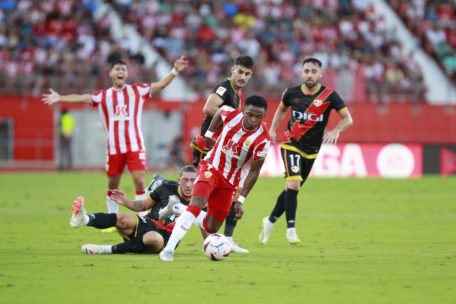 Imágenes del partido U.D. Almería-Rayo Vallecano