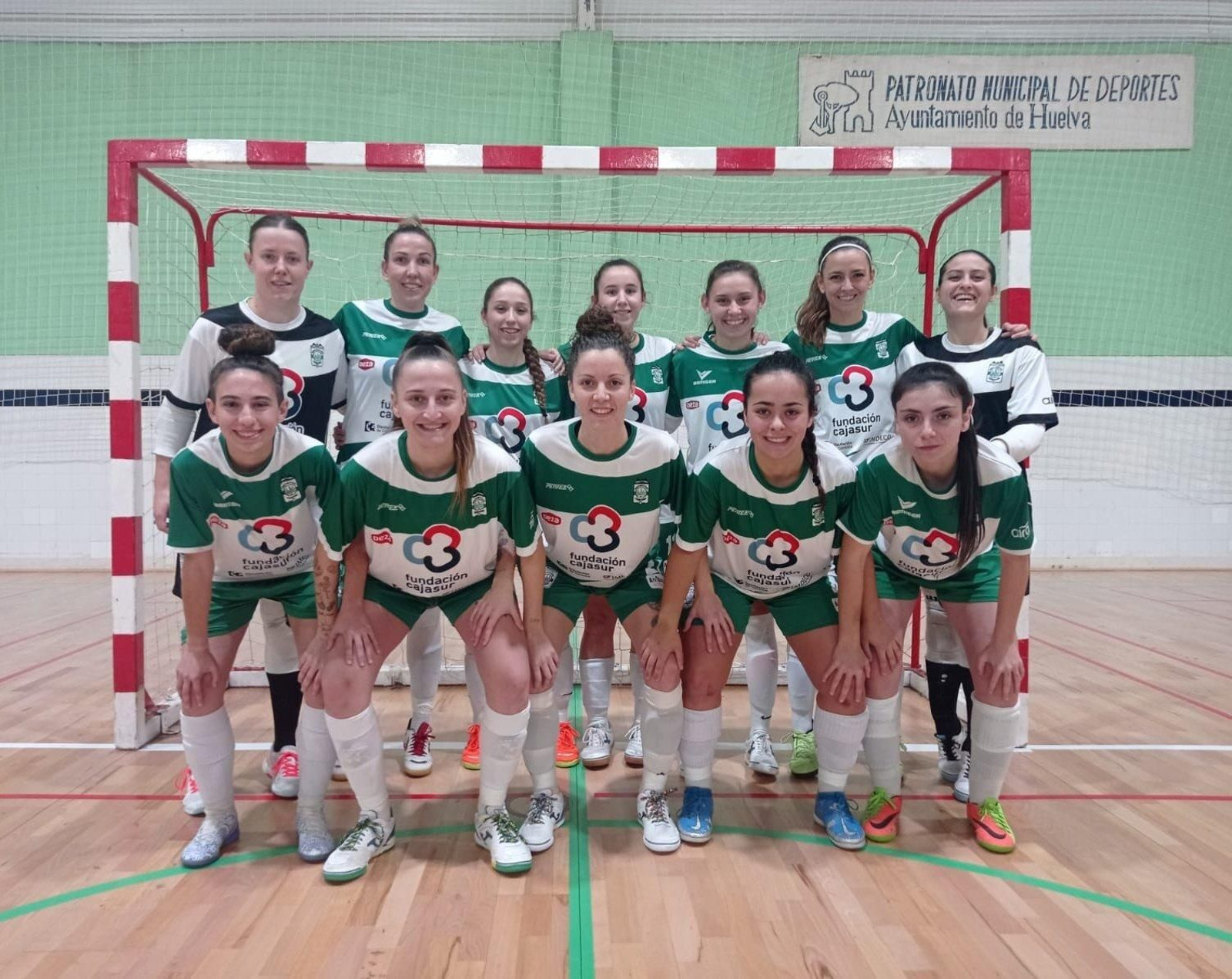 Las jugadoras del Cajasur Deportivo Córdoba ante el Al Ándalus.