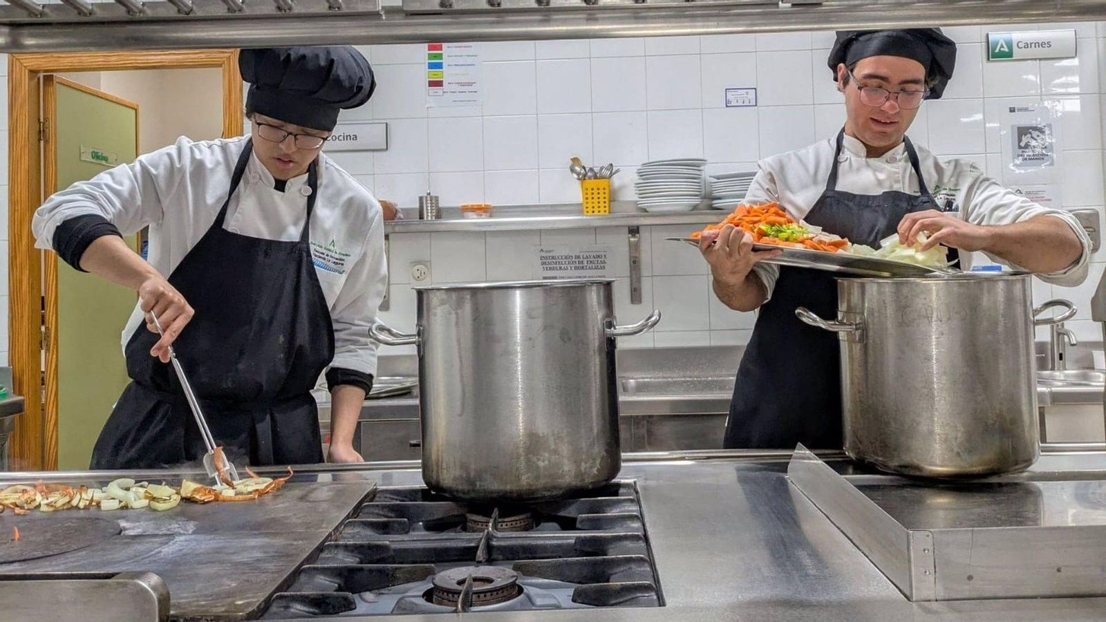 Alumnado de la Escuela de Hostelería Hacienda la Laguna.