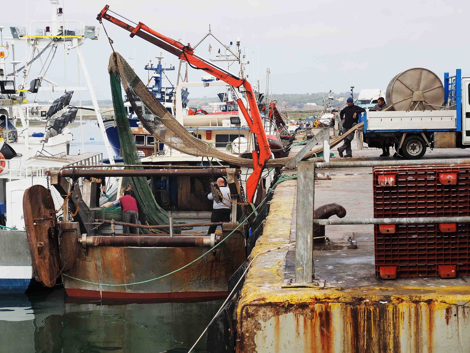 Barcos de pesca en el puerto de Isla Cristina, en una imagen de archivo.