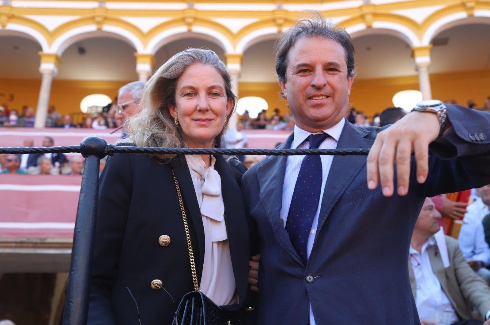 Los famosos y autoridades en los toros del jueves de Feria de Abril