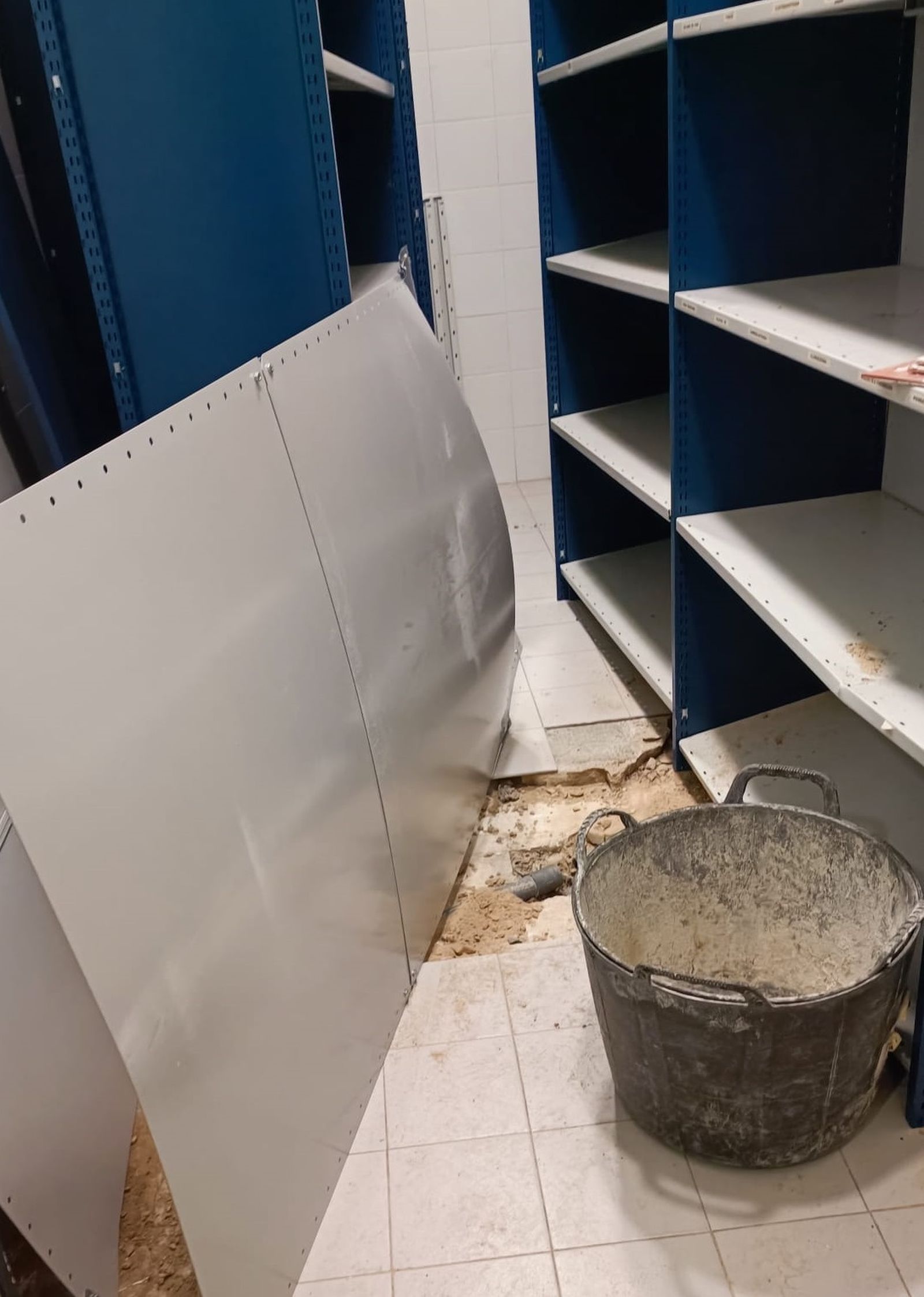 Las imágenes de los desperfectos y roturas denunciados en Urgencias de Huelva