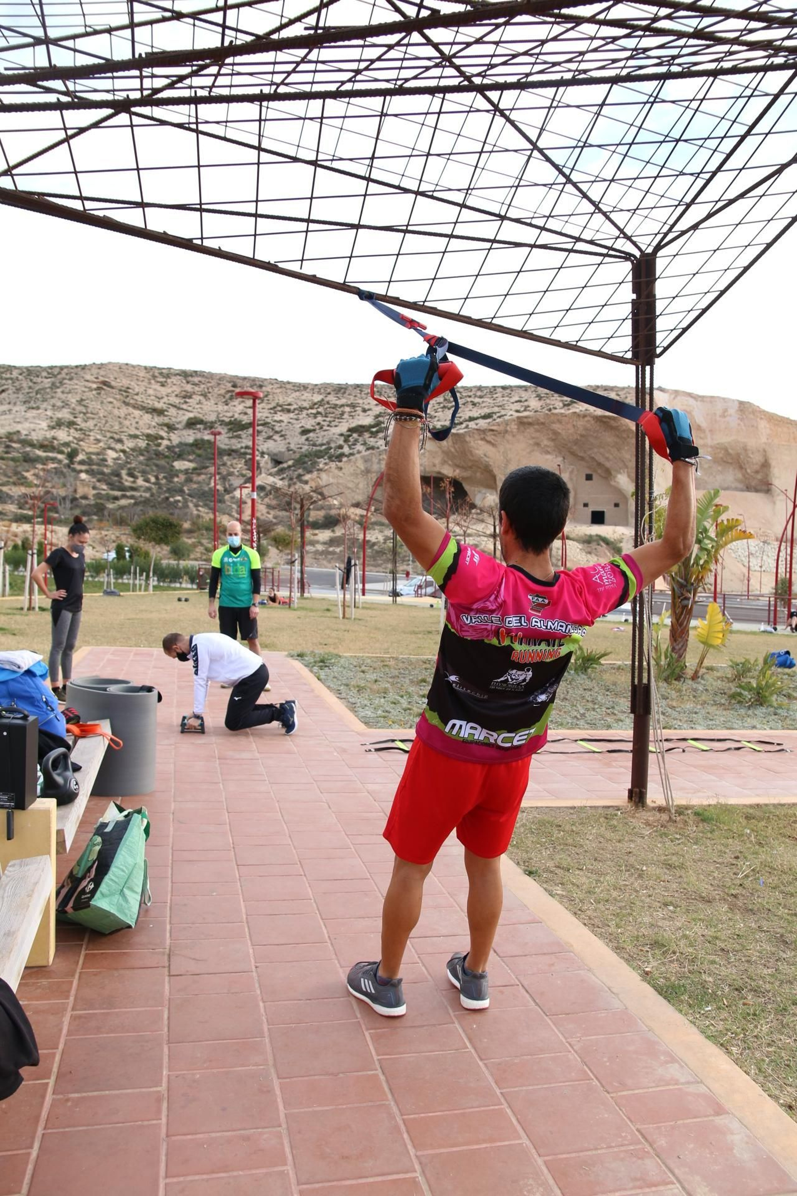 Fotogalería de los gimnasios urbanos en los parques de Almería.