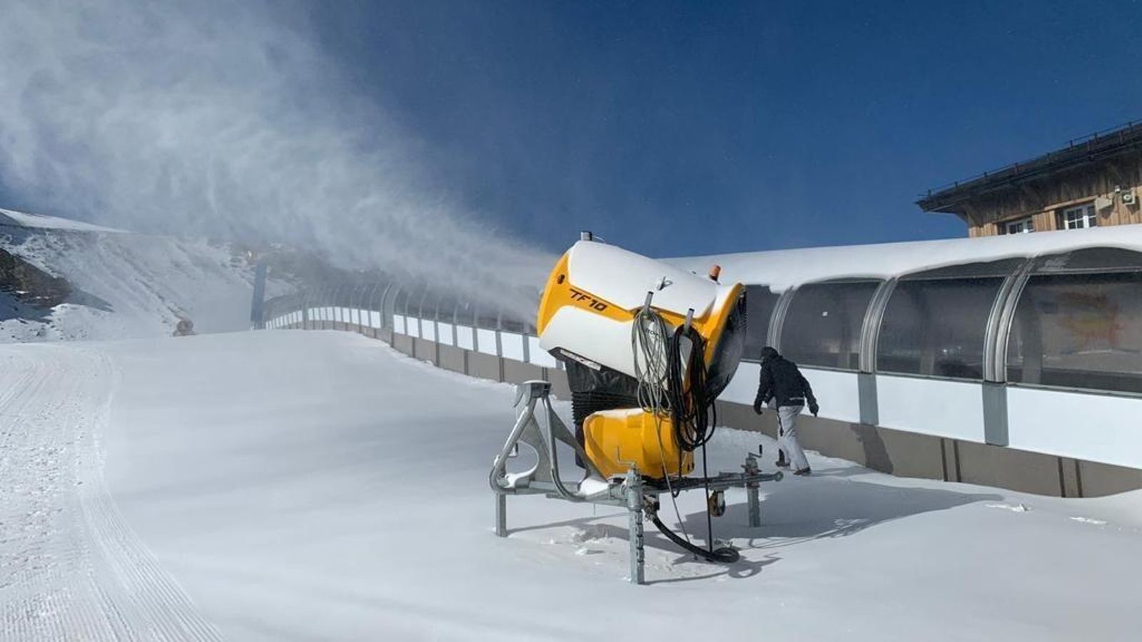 Un cañón de producción de nieve, este martes