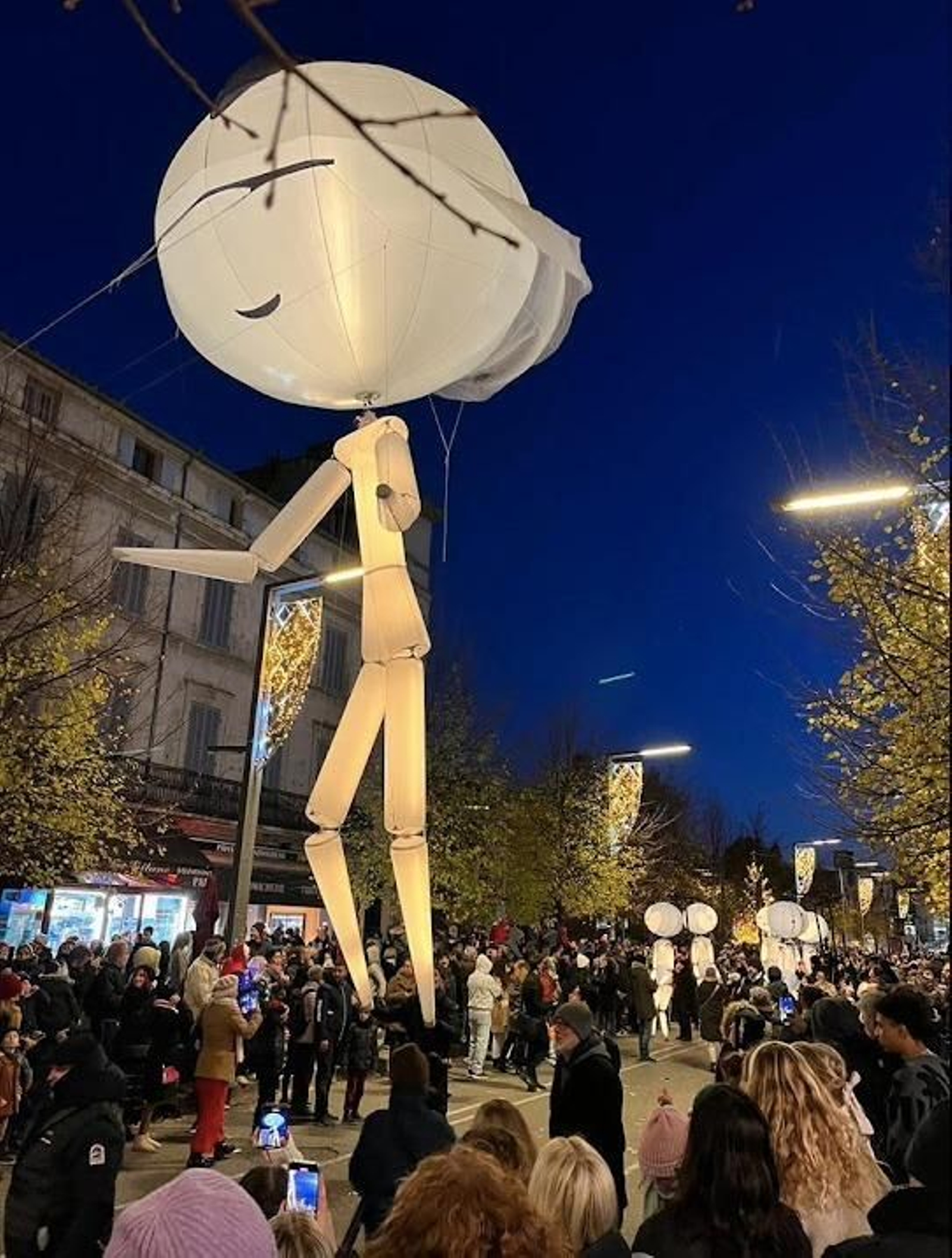 Celeste, la muñeca gigante.