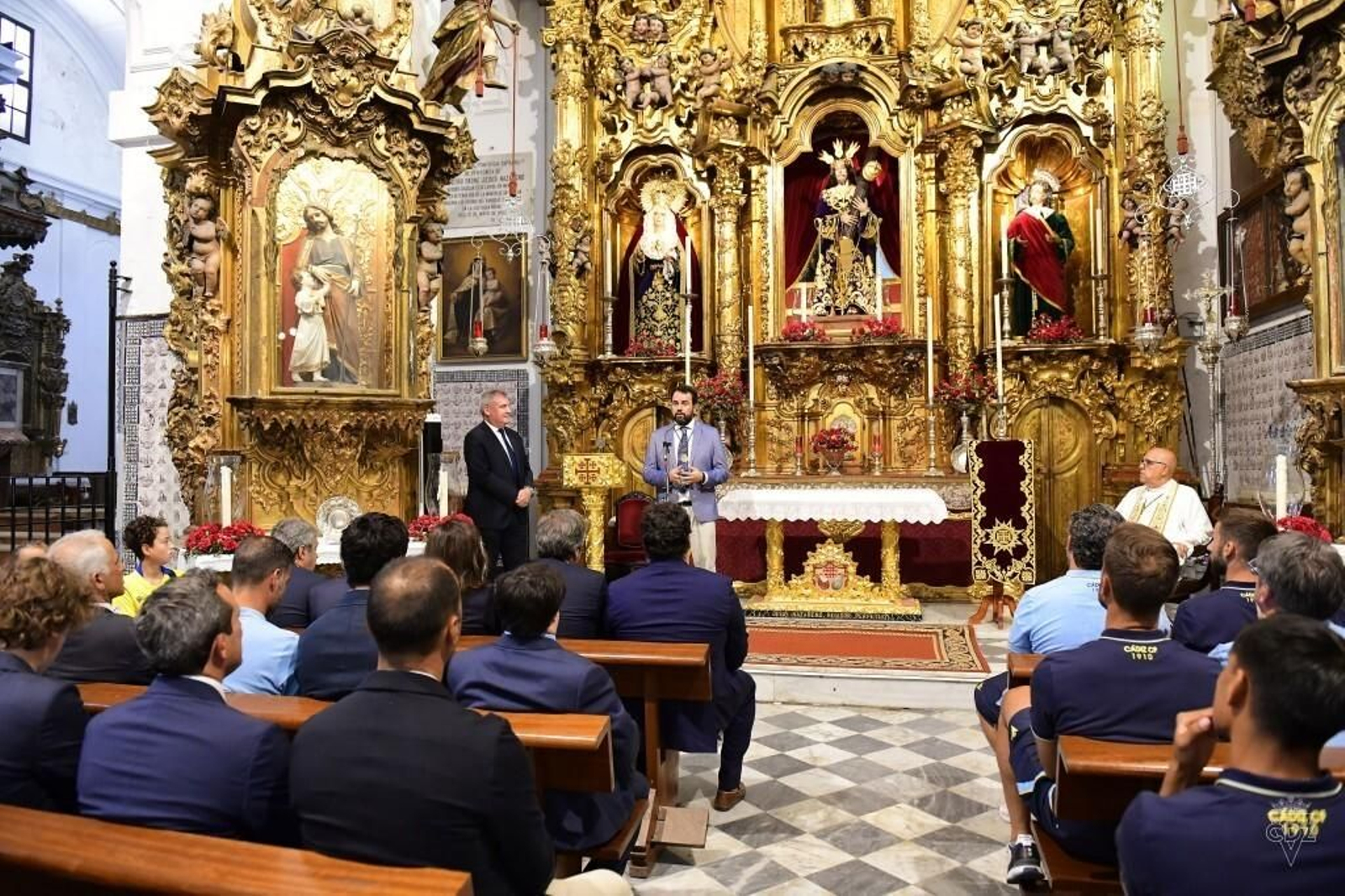 Las imágenes dela visita del Cádiz C.F. a la Patrona y el Nazareno