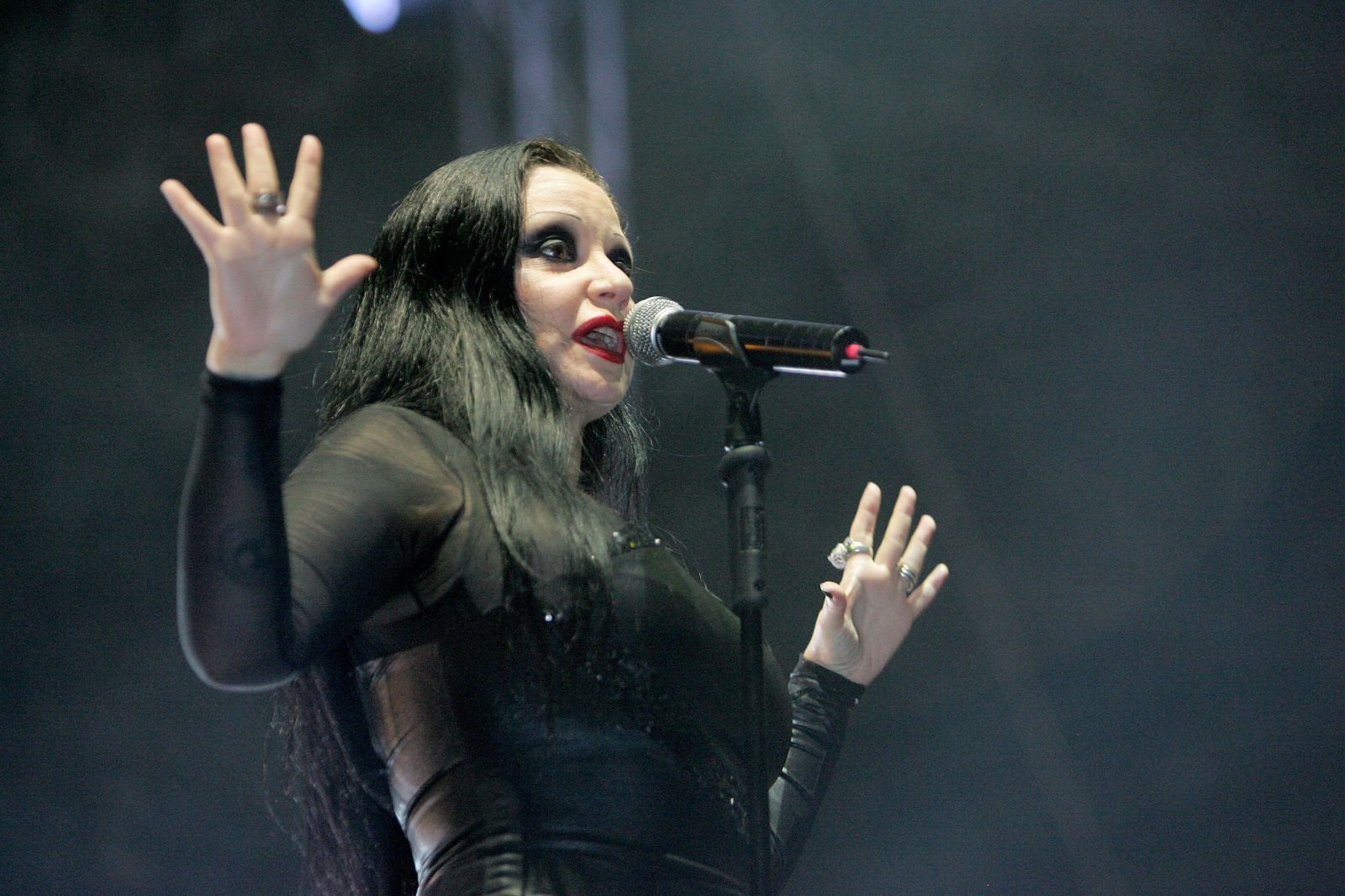 Fangoria actúa en conciertos el viernes 20 de mayo en el I Festival Primavera Tomares.