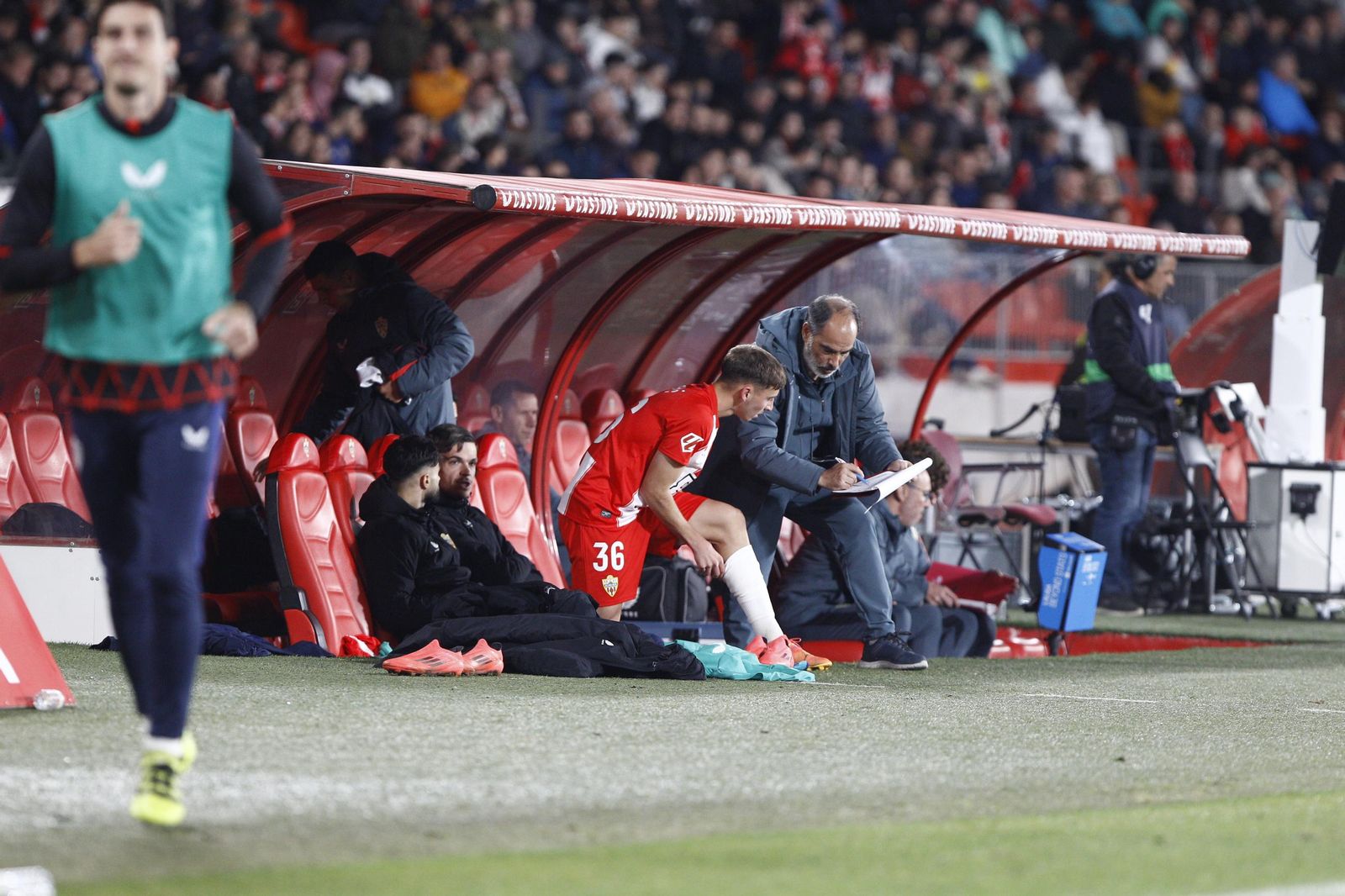 La U.D. Almería empata a uno contra el Cádiz y es campeón de invierno, en imágenes