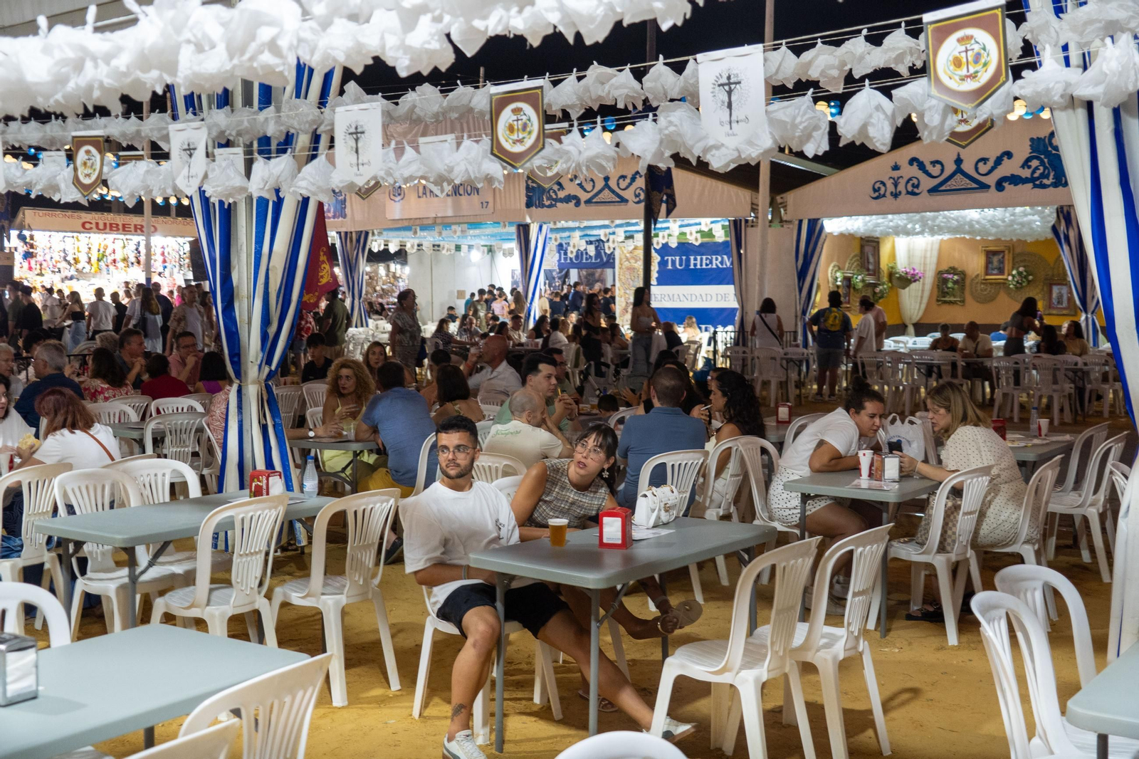 Colombinas 2025: Imágenes del ambiente el primer día de las Fiestas Colombinas