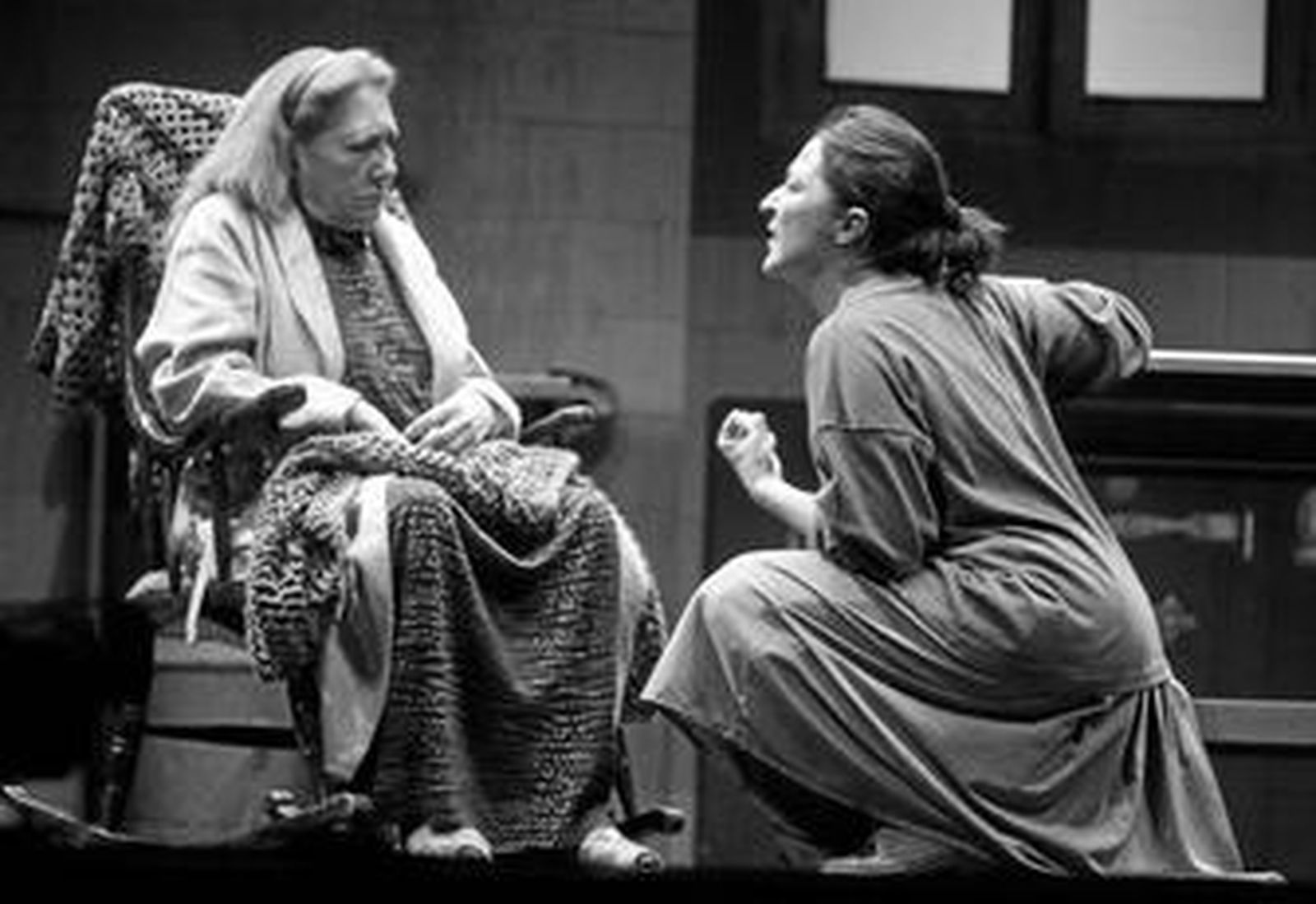 Maite Brik y Gloria López, en 'La reina de belleza de Leenane'.