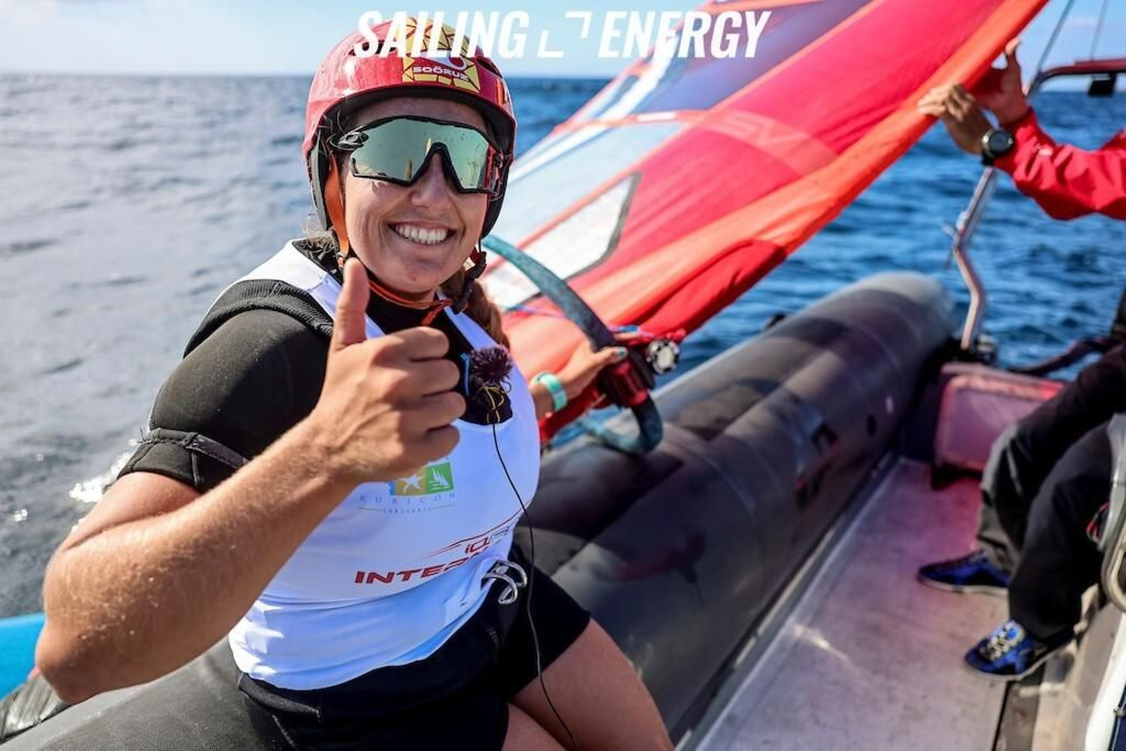 Pilar Lamadrid, en plenos entrenamientos sobre su tabla de iQFoil.