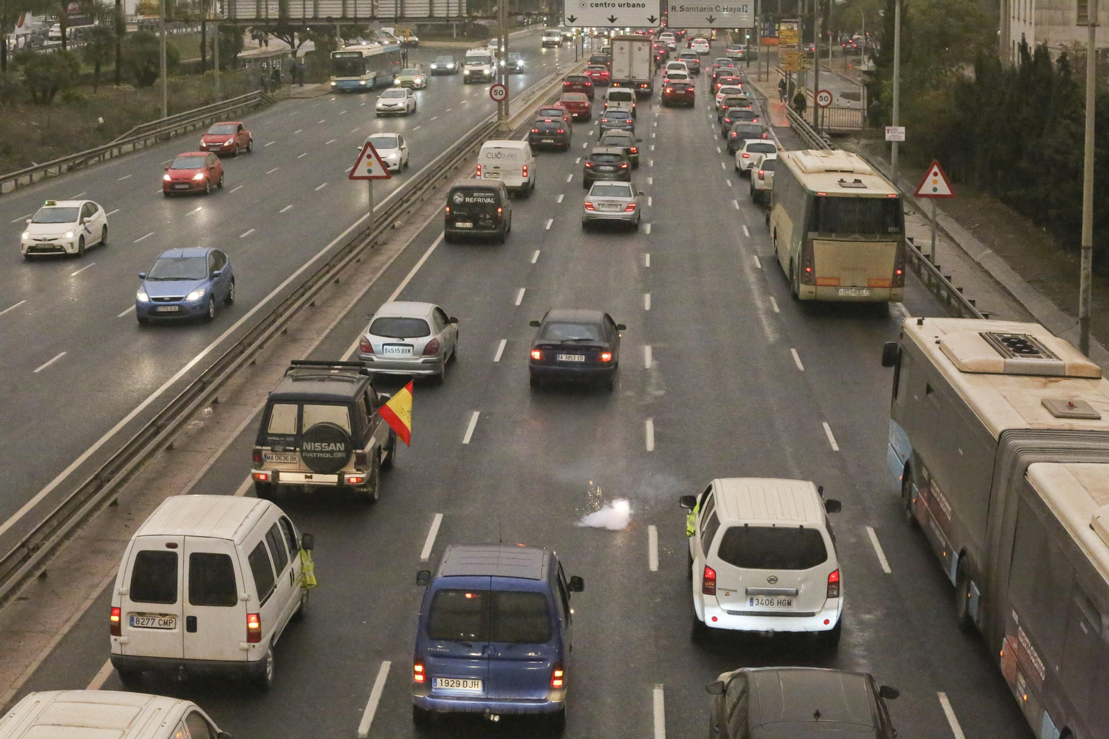 La huelga de transportistas se hace notar en Málaga, en fotos