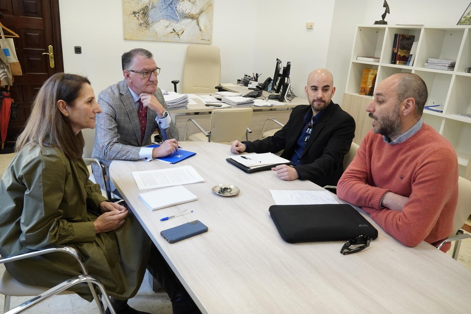 Reunión entre la Diputación y representantes de la ONU sobre ayuda humanitaria.