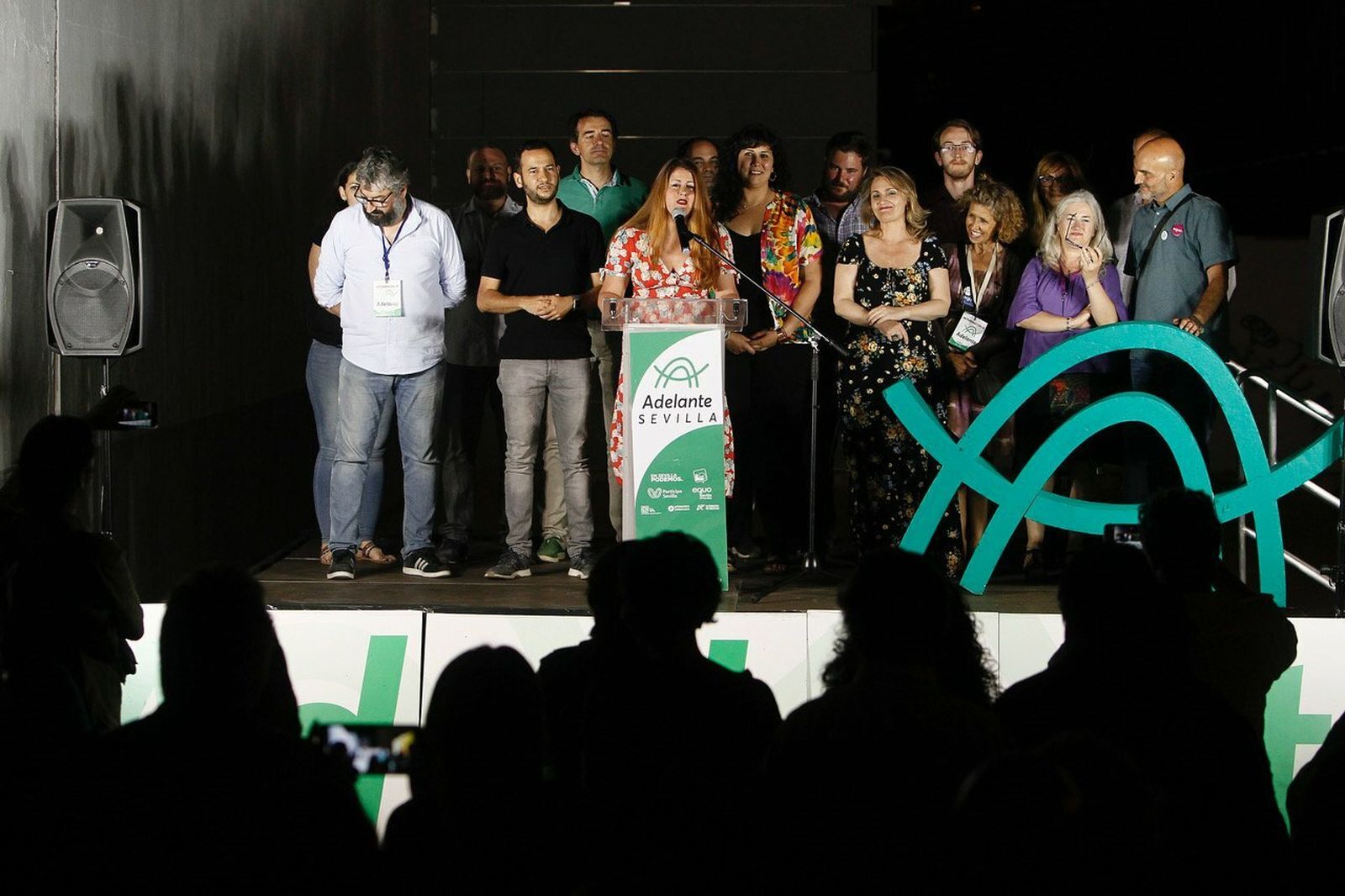 El grupo de Adelante Sevilla tras conocer los reslutados electorales en Sevilla.