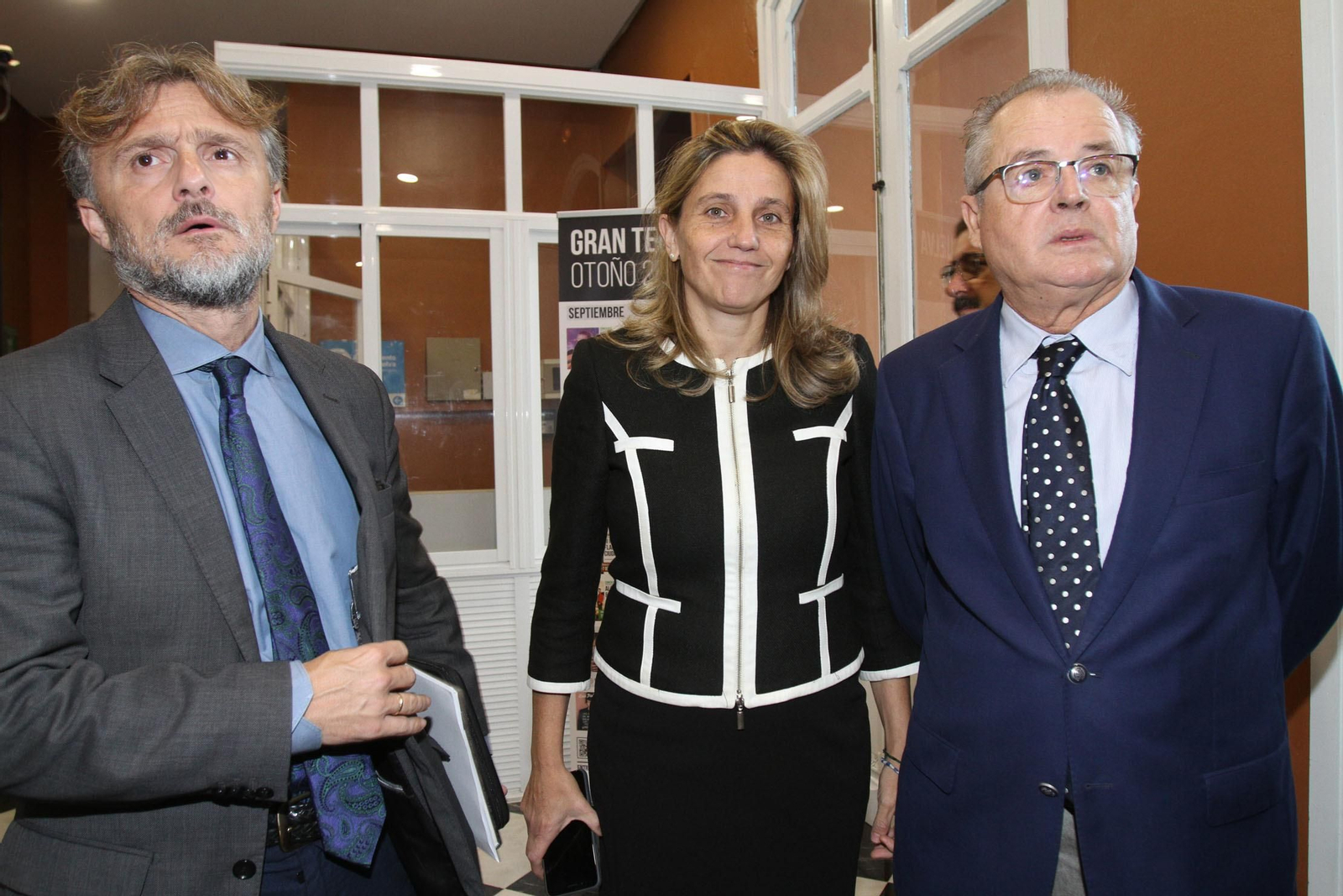 Imágenes de la conferencia y desayuno-coloquio de Gabriel Cruz, alcalde de Huelva