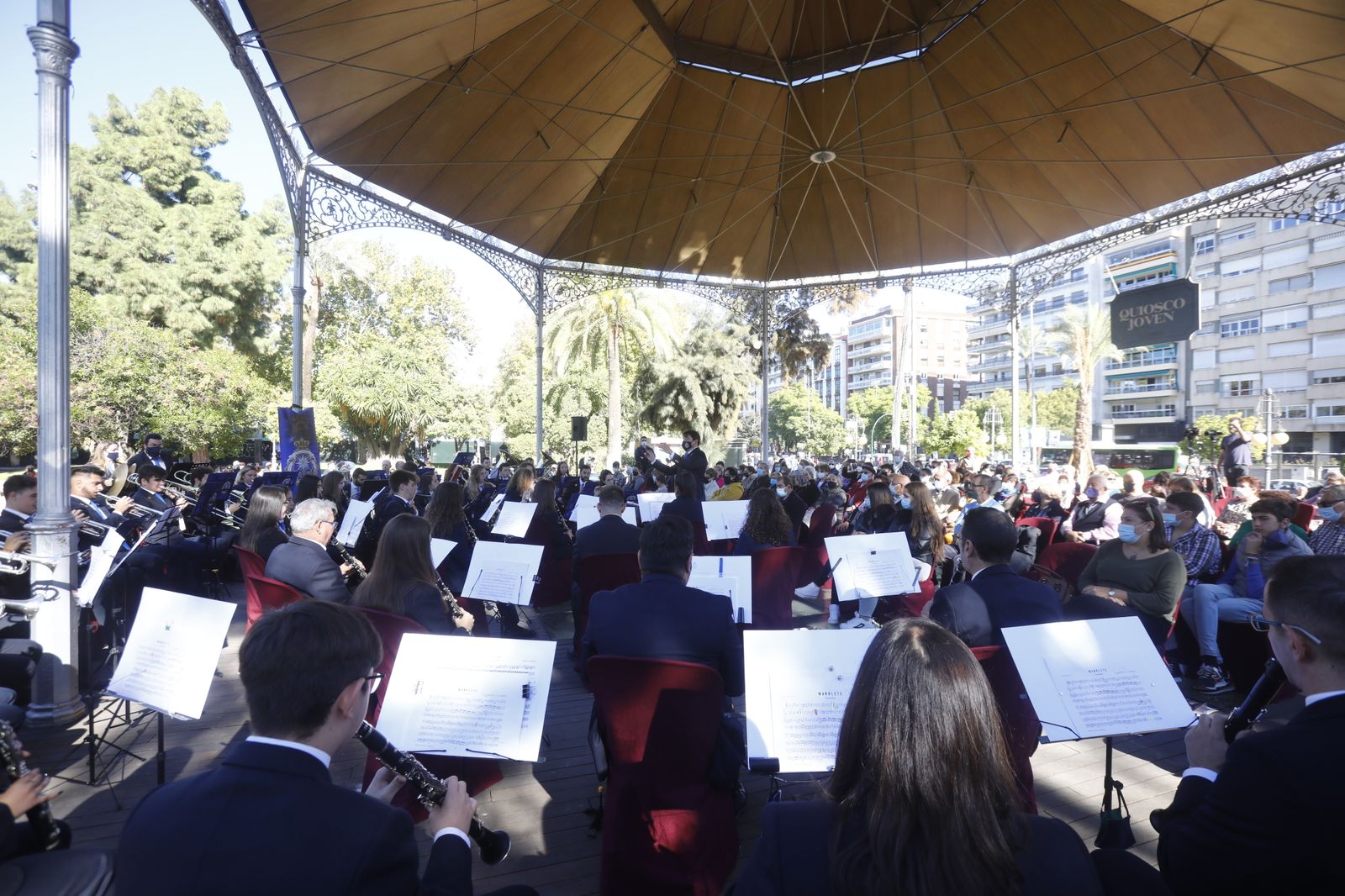 La banda de música de la Estrella inaugura Viento Joven en el quiosco de La Victoria de Córdoba