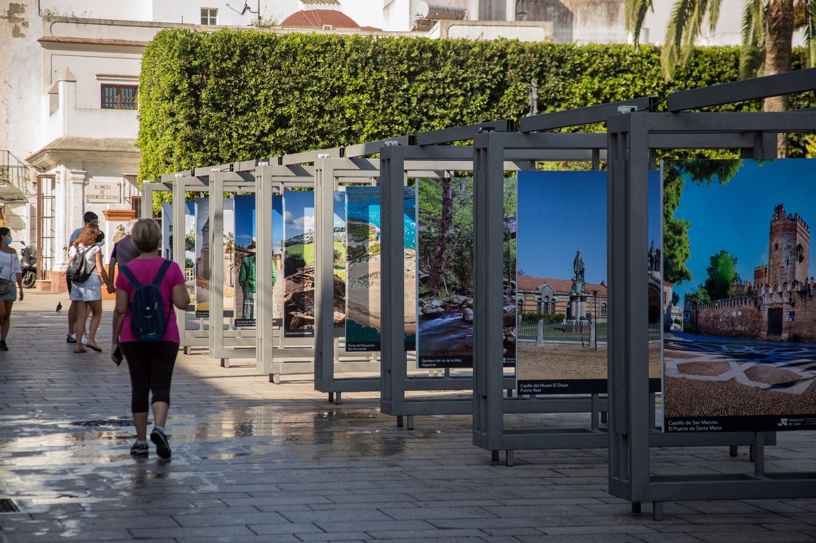 Exposición 'Cádiz quiere verte' en la Alameda Moreno de Guerra.