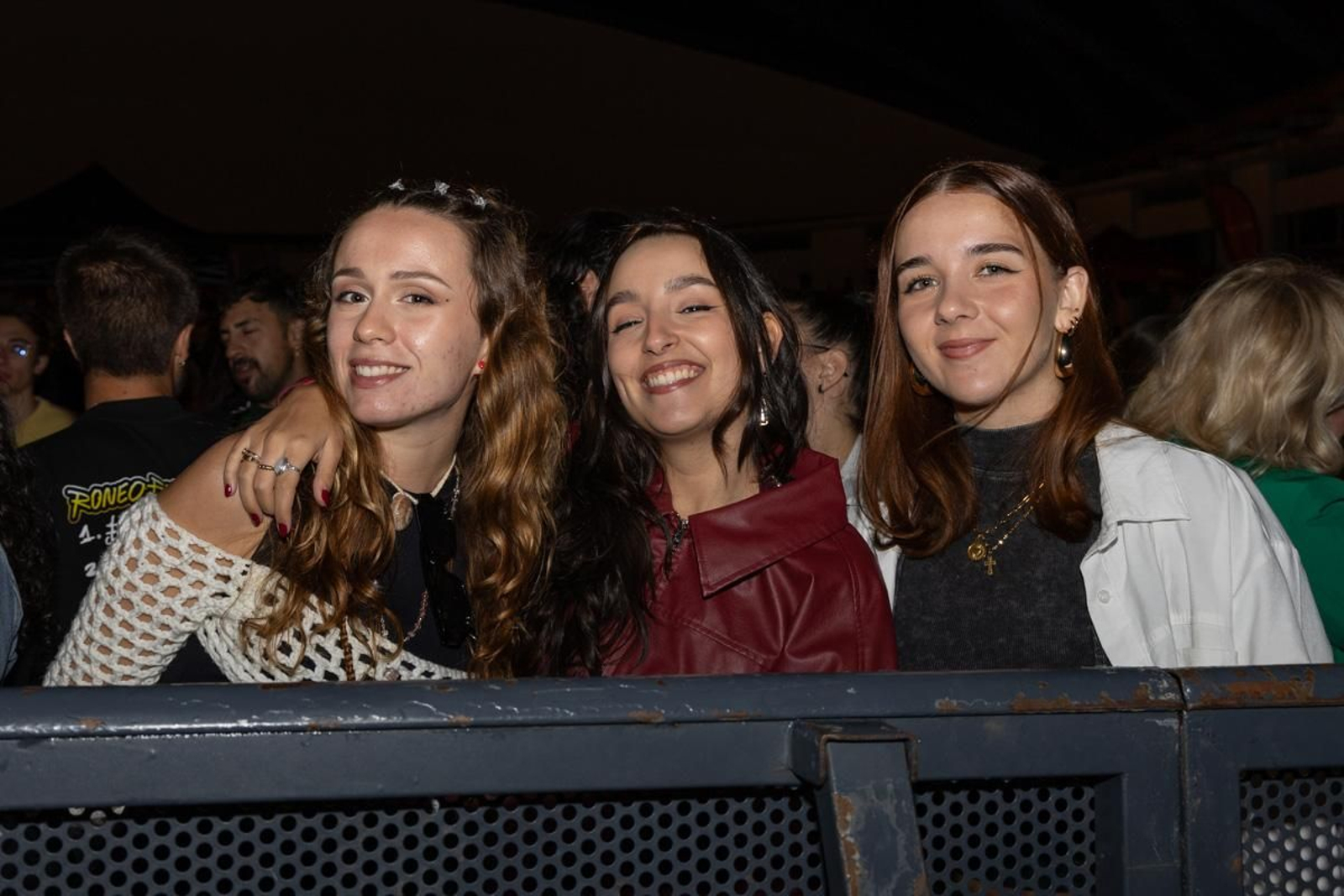 Feria de noche de San Lucas, Concierto de La Plazuela y La Mona Chita Rock, en imágenes