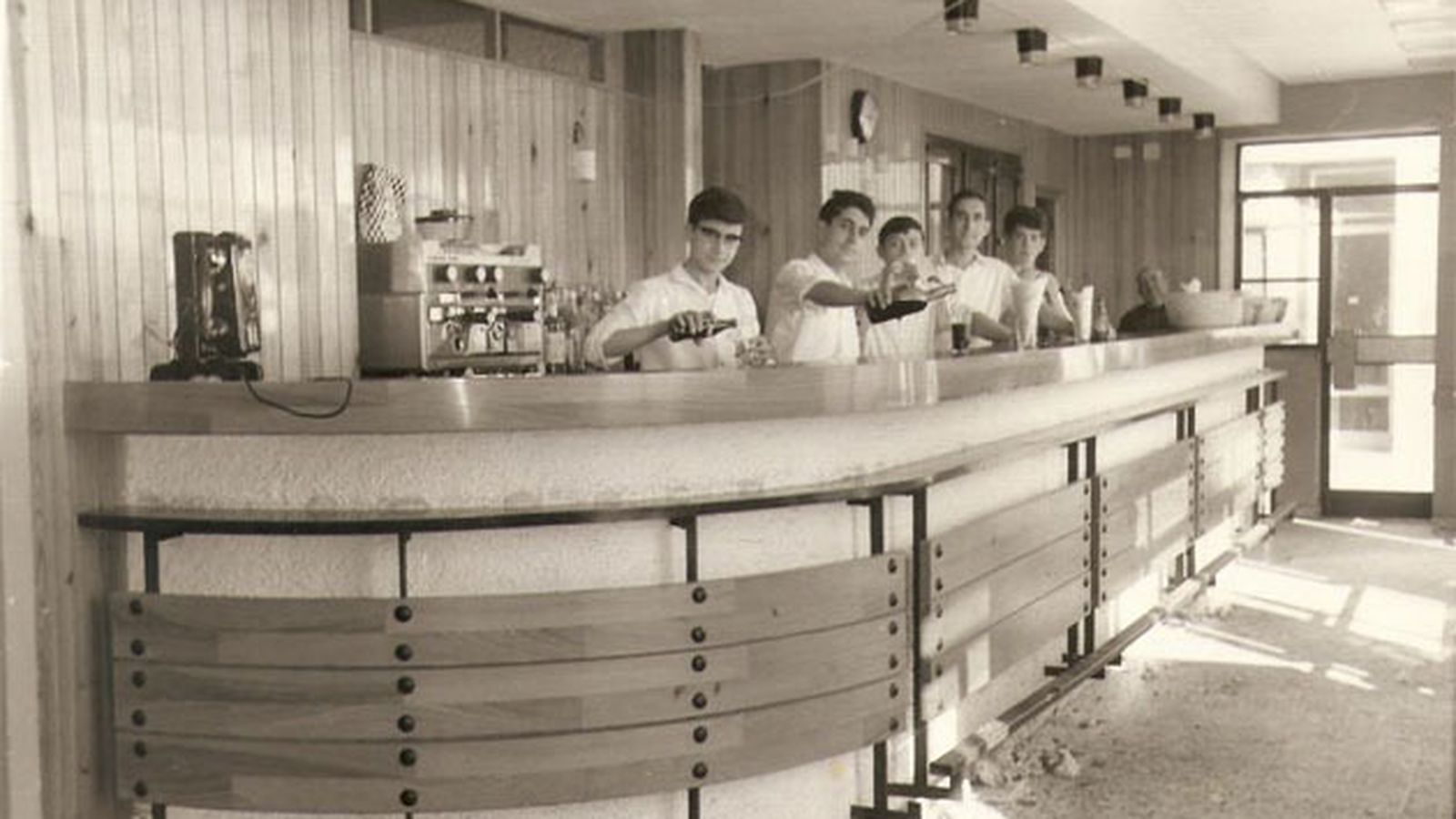 La primera barra de El Faro, la que se puso cuando se inauguró en 1964.