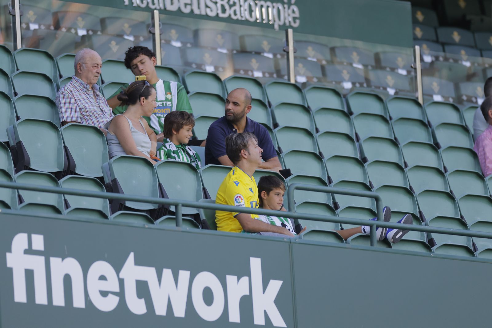 Búscate en las fotos del Betis-Cádiz