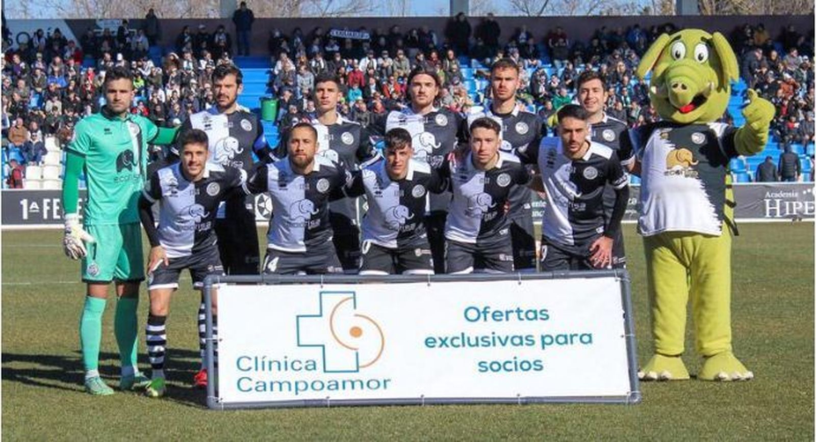 Una formación de Unionistas en un partido en casa