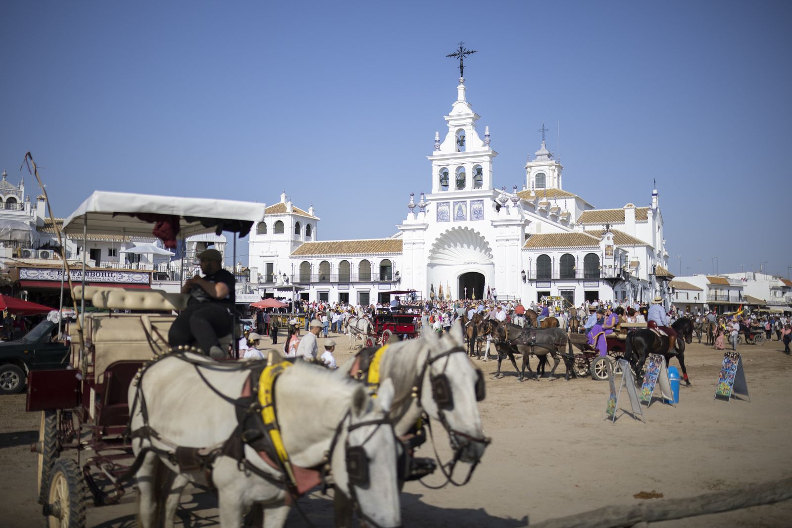 El Rocío 2023: Imágenes de la presentación de las Hermandades y ambiente en la aldea